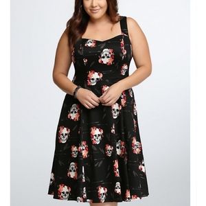 NWOT TORRID Skull + Rose Back Cut Swing Dress